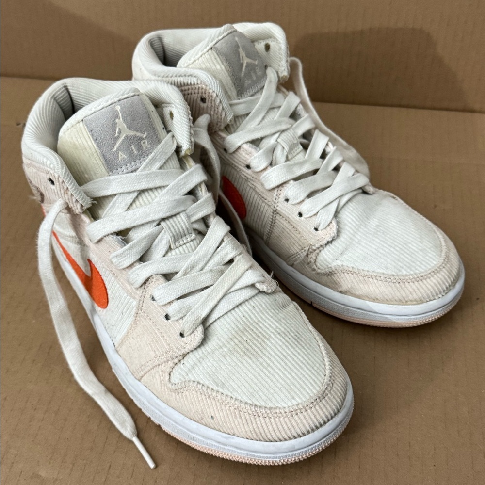 Nike Women's Air Jordan 1 Mid SE Corduroy Sail Orange DA8009-108 Size 7